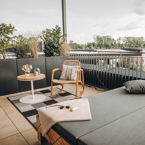 ankerpunkt-wohnen-außenansicht-sessel-lounge-aussblick